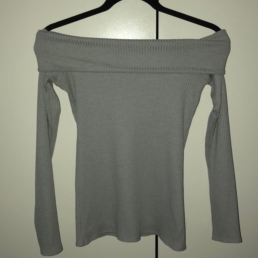 Abercrombie & Fitch | Off-the-shoulder Grey Top - Picture 4 of 4